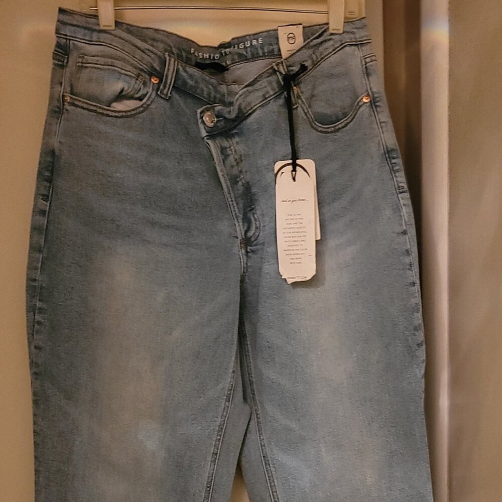 Fashion To Figure Assymetrical Button Wide Leg Jeans Women's Size 16 Distressed